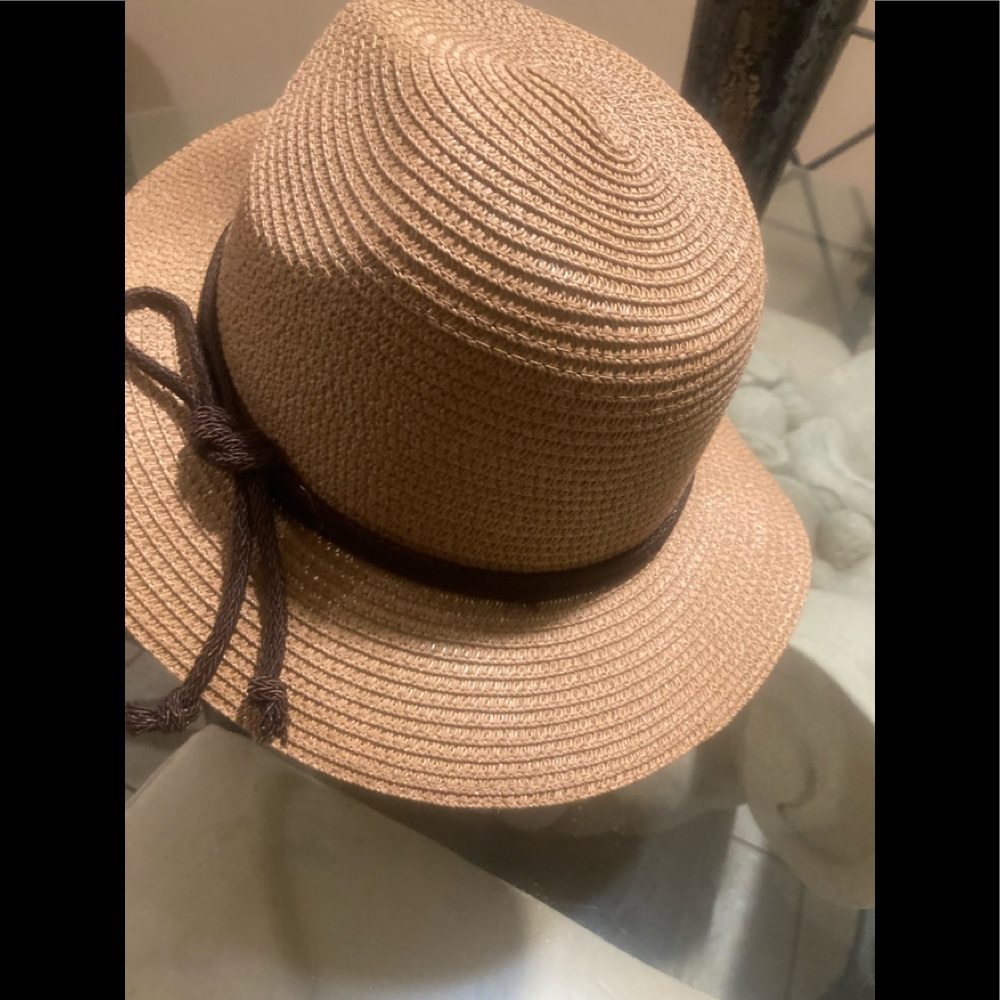 SOLD! Ladies Hat🤎